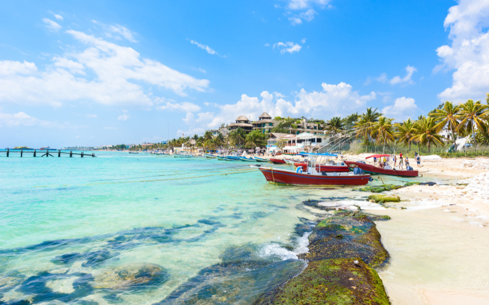 Entspannen am paradiesischen Strand und in der Stadt an der Karibikk&uuml;ste von Quintana Roo, Mexiko